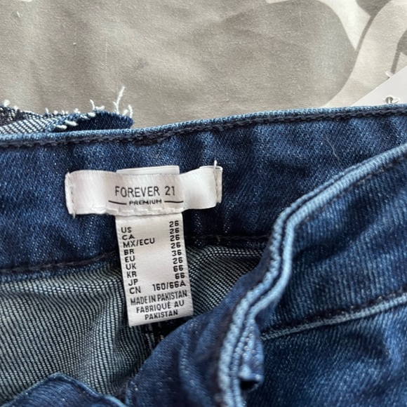 forever 21 mid-rise flare jeans - Picture 4 of 6